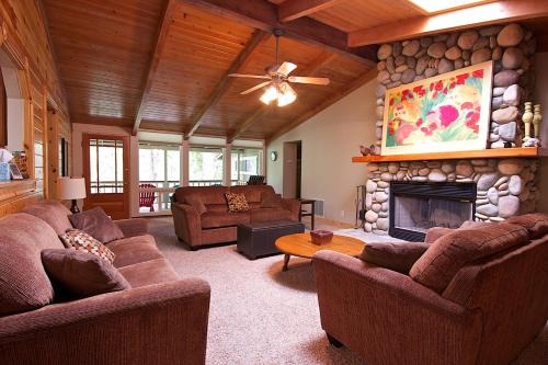 Bass Lake Casa | Campos Lake House