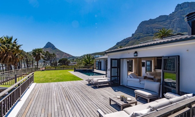 Camps Bay Villa | Camps Bay superb family Villa with 360°panoramic views, serviced & solar powered