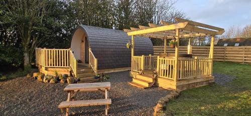 Glasgow Otro | Campsie Luxury Pods with hot tub