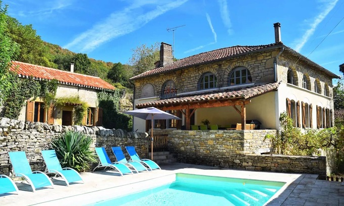 Saint-Antonin Noble Val Casa | Campsite Les 3 Cantons**** - Private domain La Tannerie - swimming pool for 11 people