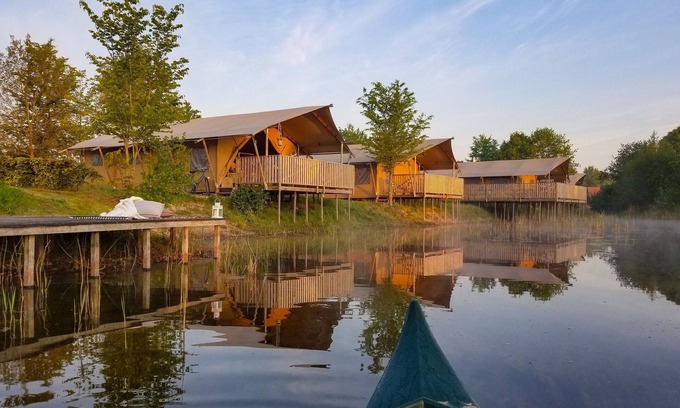 Bant Alquiler De RV | Campsite - Combined Tents With Kitchen and Bathroom Located Near a Pond