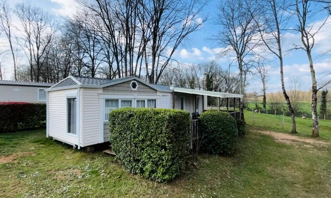 Pays-de-Belves Casa | Campsite Flower Les Nauves*** - Mobil Home Confort 3 rooms 4 people semi-covered terrace