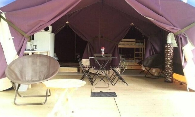 Neuveglise-sur-Truyere Casa | Camping Flower le Belvédère**** - Freeflower 3-room Comfort Tent for 5 people Without Sanitary