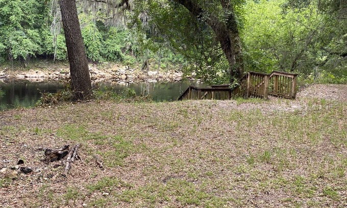 Dowling Park Alquiler De RV | Campsite is locate on the suwannee river. Has power, water and RV hook up!