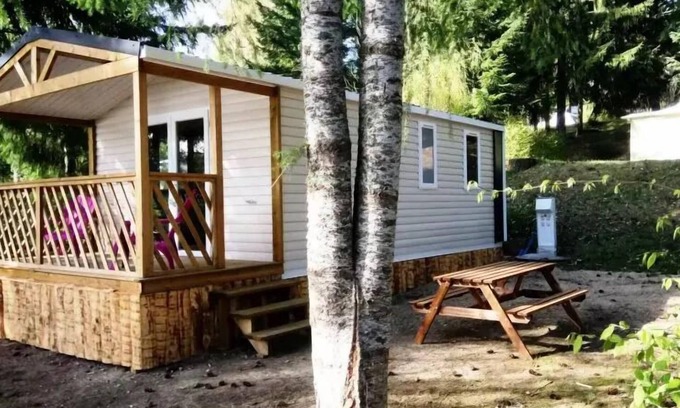 Champagnac-le-Vieux Casa | Camping La Chanterelle *** - Casa móvil Logia Bay 3 habitaciones 4 Personas que dan al lago