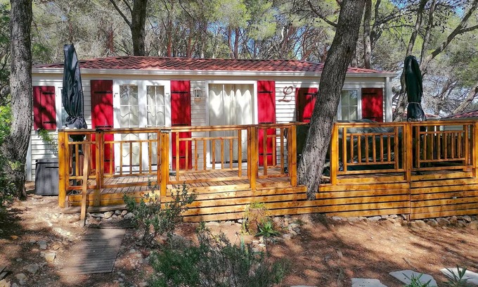 Castelnau-de-Guers Casa | Residencial Camping La Pinède **** - Casa m��vil Blueberry 3 habitaciones 6 personas Zona residencial