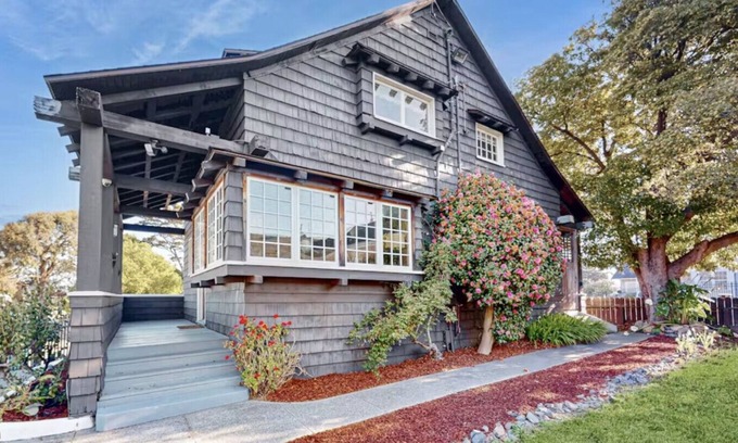 Downtown Apartamento | Charming Historic 3-Bedroom Home Just One Block from Humboldt Bay – Walk to Shops & Restaurants