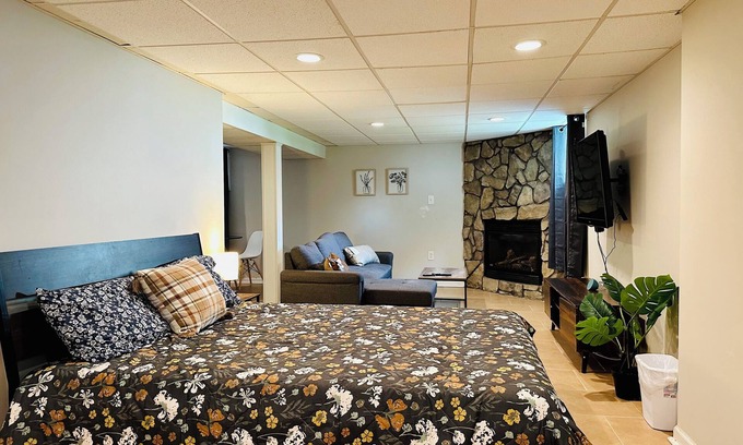 Cherry Hill Apartamento | Campu's Basement Studio w/ private entrance