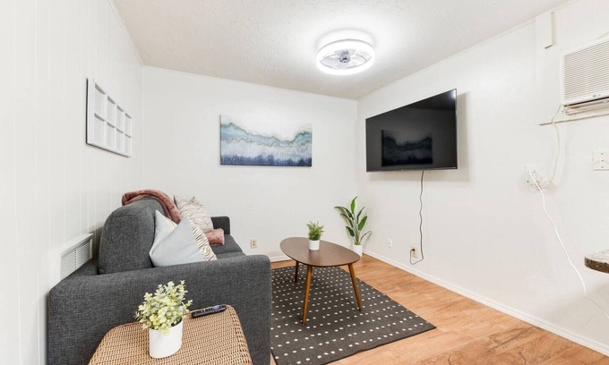 Norman Casa | Campus Corner Cabana