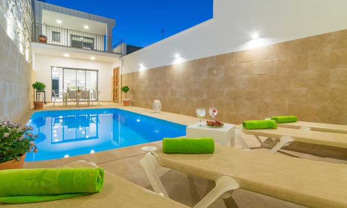 Sa Pobla Villa | CAN SERRA - Moderna casa de pueblo con piscina privada. WiFi Gratis