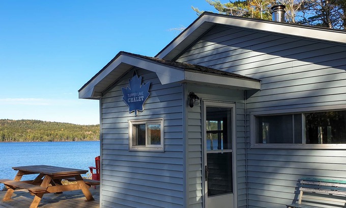 Queens Casa | Canada dream vacation right on the lake in the popular province of Nova Scotia