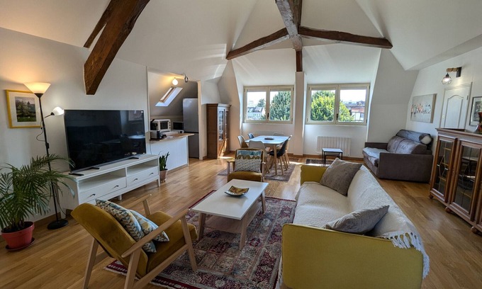 Montargis Apartamento | Casa del Canal en Montargis: Encanto, Jardines y Cultura