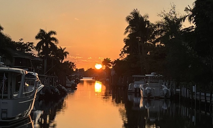 Royal Harbor Condominio | Canal Front 1 bdrm 1 bath in Beautiful Downtown Naples