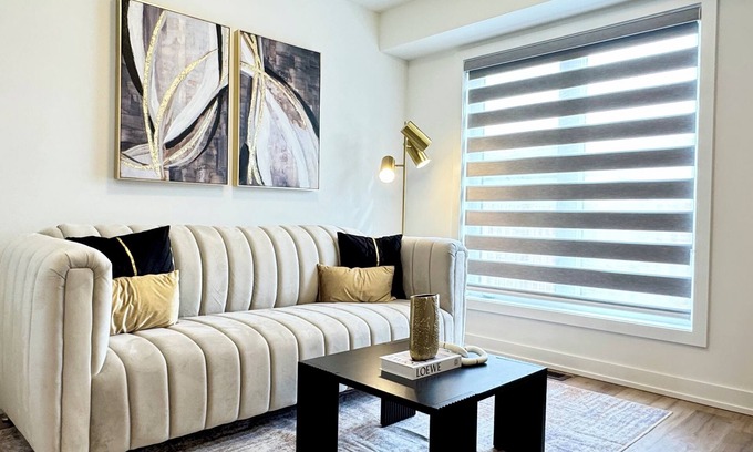 Welland Casa | Canal Front 3BR House in Welland
