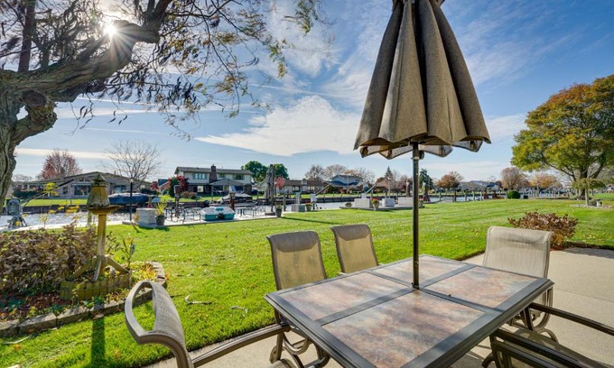 Pearl Beach Casa | Canal-Front Clay Township Gem Boat and Jet Ski Lift