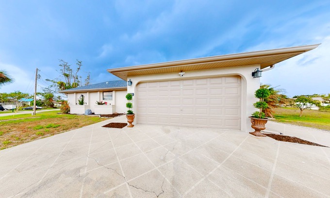 Charlotte Park Casa | Canal-front home with private dock, pool, screened lanai, & W/D