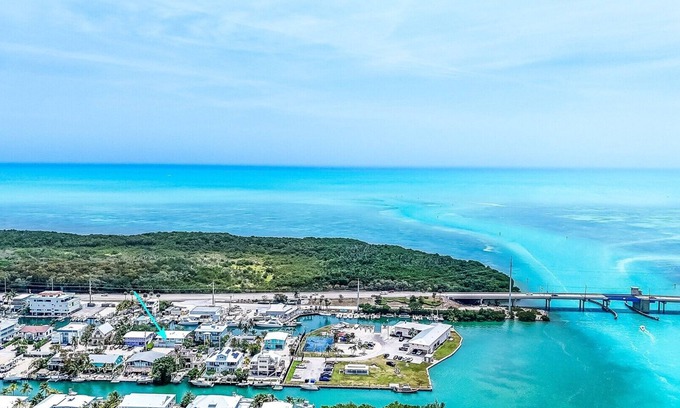 Venetian Shores Casa | Canal Front Oasis with Private Pool: Your Perfect Waterfront Getaway!