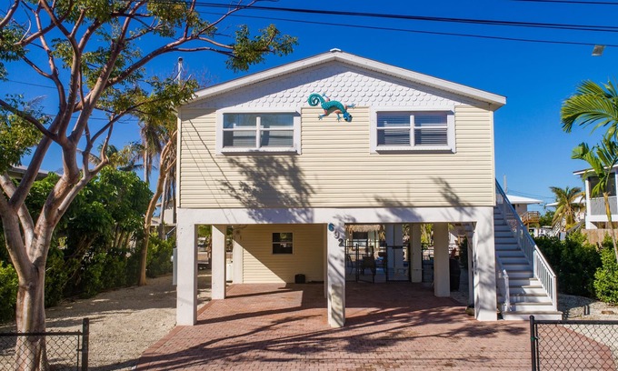 Little Torch Key Casa | Casa frente al canal con piscina en Little Torch Key, FL (BPL 2070)