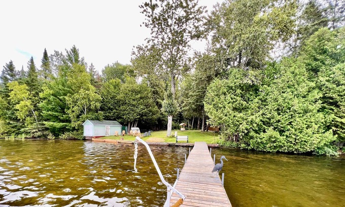 Kirkfield Cabaña | Canal Lake Cottage