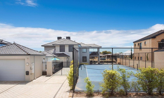 Geographe Casa | Canal Life - Private Pool and Tennis Court