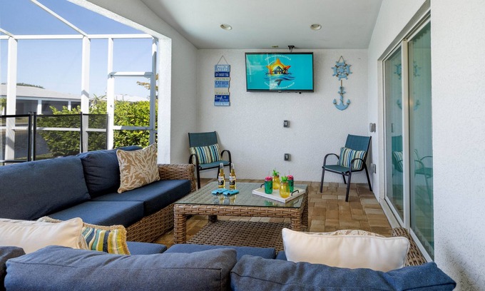 Pelican Casa | Canal View 4-BR Getaway w/ PVT Pool in Cape Coral