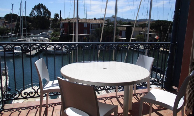 Port Grimaud Apartamento | Apartamento con vista al canal en Port Grimaud cerca de St Tropez