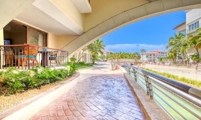 Cap Cana Marina Casa | Canal-view Loft, walking distance to Api Beach!