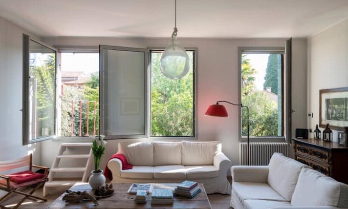 Molina Apartamento | Canal Views and a Secret Garden in Giudecca