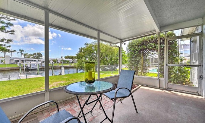 Flor-a-mar Casa | Canalfront New Port Richey Home with Boat Dock!