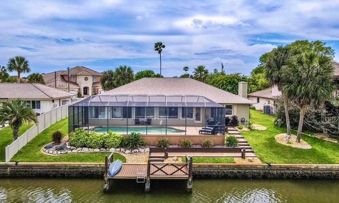 Palm Harbor Casa | Casa Delfin: Canal Home with Pool