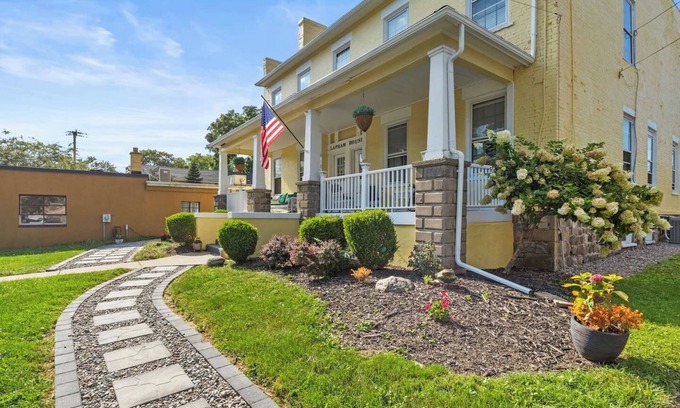 Canandaigua Casa | Canandaigua Efficiency Apt | FLX Wineries