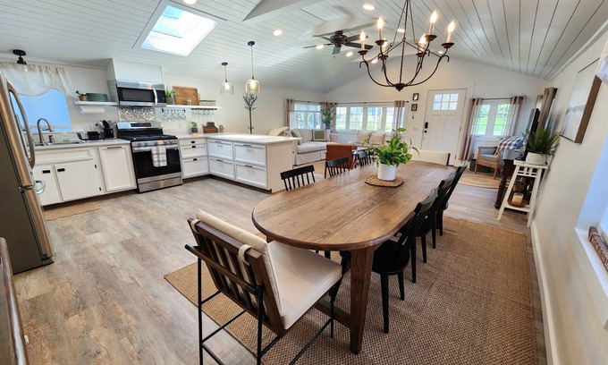 Holcomb Cabaña | Canandaigua Lake Cottage