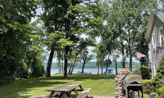 Canandaigua Casa | CANANDAIGUA LAKE WATERFRONT VACATION RENTAL COTTAGE.