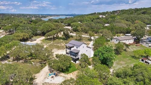 Canyon Lake Casa | Canary Lakehouse