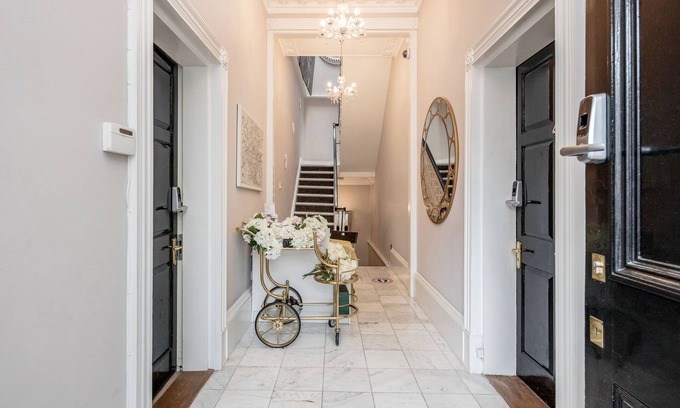 Canary Wharf Casa | Canary Wharf Spacious and Large Apartment with Parking