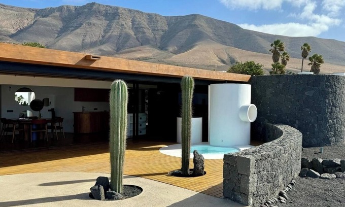 Urbanización Famara Villa | Canaryislandshost l Petra