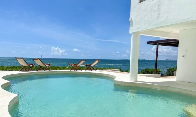 Puerto Juárez Villa | CANCUN 4BR Oceanfront La Perla Villa