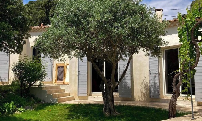 Les Angles Villa | Candau Villa, a green haven with a wooded garden and a pool, 5min from Avignon