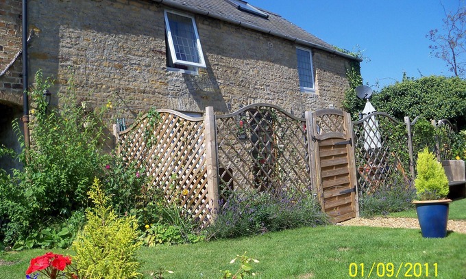 Yarwell Cabaña | Candlelight Cottage - Modificada Capilla 2 Cama Gite Holiday Cottage