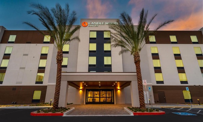 Las Vegas Hotel | Candlewood Suites - Las Vegas - E Tropicana by IHG