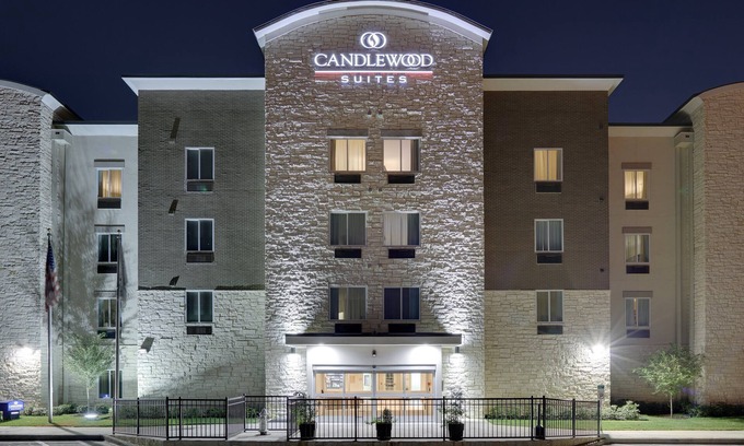Farmers Branch Hotel | Candlewood Suites Dallas NW - Farmers Branch by IHG