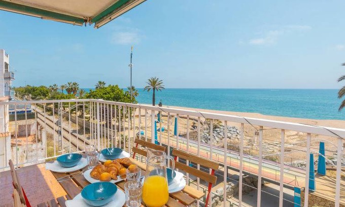 Canet de Mar Apartamento | 76 m² Apartamento ∙ 4 habitaciones ∙ 7 personas