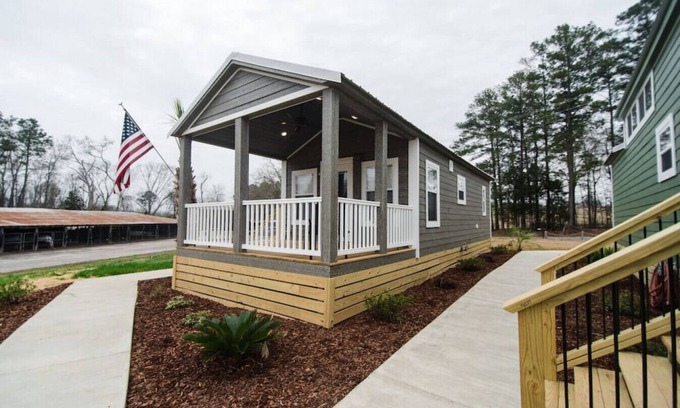 Cropwell Cabina | Caney Creek · Two Bedroom Tiny Home