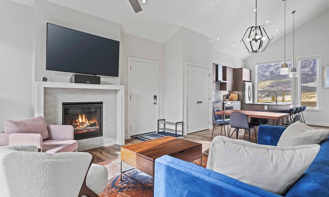 Three Sisters Mountain Village Condominio | Canmore: 3BR Condo in Stewart Creek with Garage