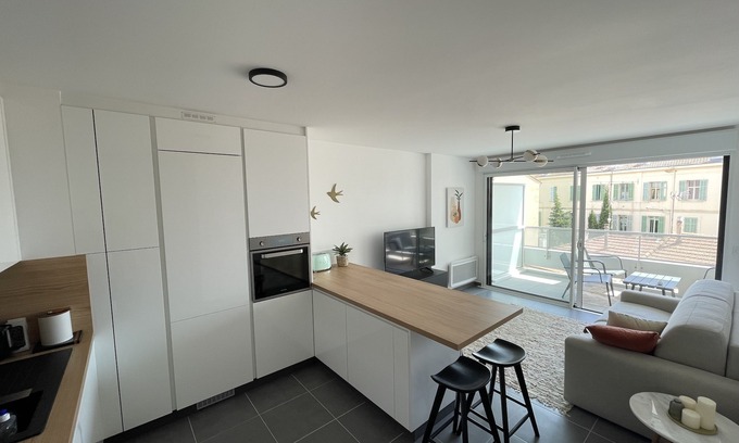 Riou - Petit Juas - Av de Grasse Apartamento | Cannes, apartment with parking + terrace, 10 min walk from the beach