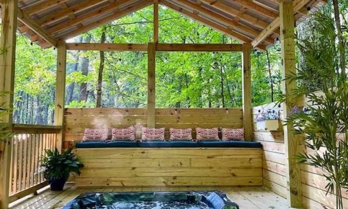Mentone Casa | Canopy Woods - 2 beautiful homes with a hot tub