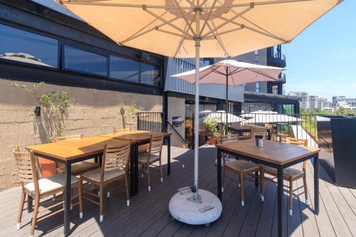 Sandown Hotel | Cans BlackBrick lux