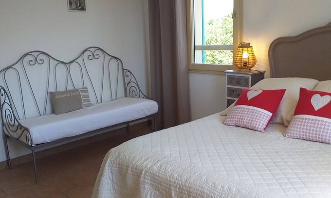 Lacoste Casa | Cante Grillet en Provenza en el Luberon