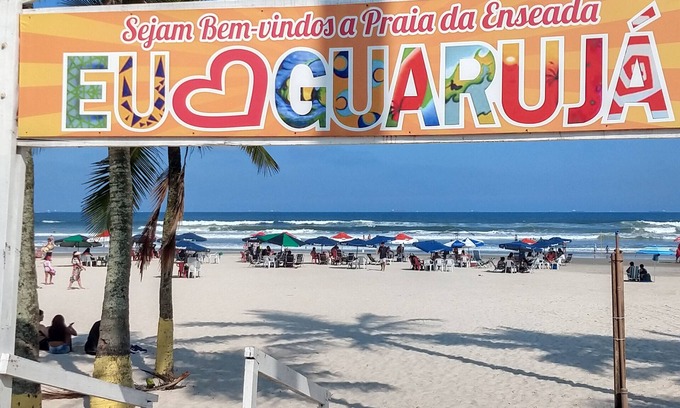 Jardim Sao Miguel Apartamento | Cantinho da Felicidade, AP pé na Areia há 01 Quadra da Praia Enseada no Guarujá