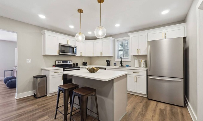 Canton Casa | Canton Comfort - Stylish 3/2 Home w/ Firepit